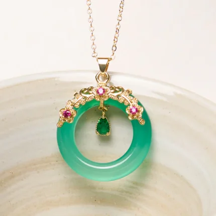 Buddha Stones Green Chalcedony Peace Buckle Design Strength Neck